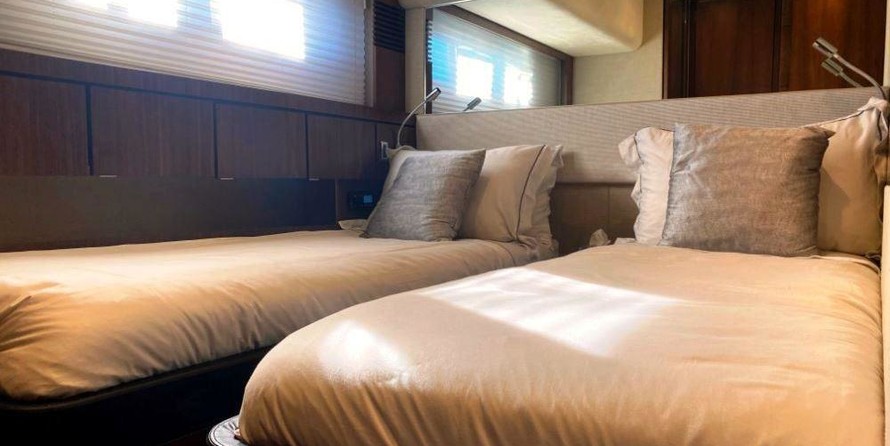 Fairline Squadron 65