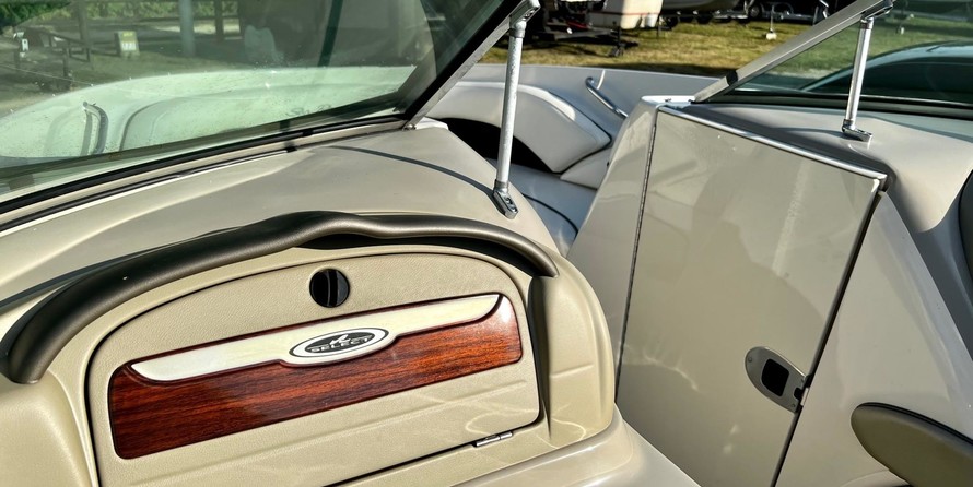 Sea ray 220 select