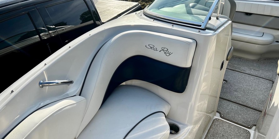 Sea ray 220 select