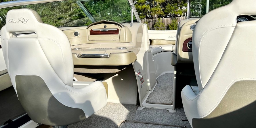 Sea ray 220 select