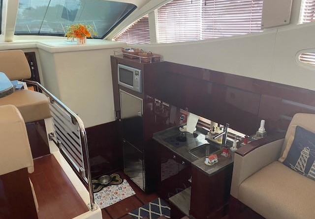 Sea Ray 450 Sedan Bridge