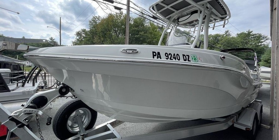 Finseeker 220 Center Console