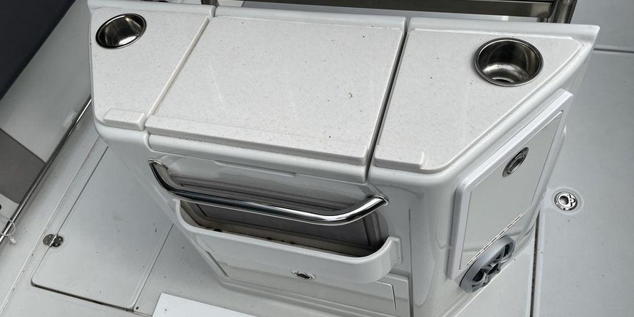 Finseeker 220 Center Console