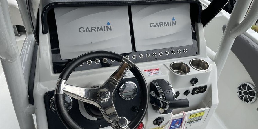 Finseeker 220 Center Console