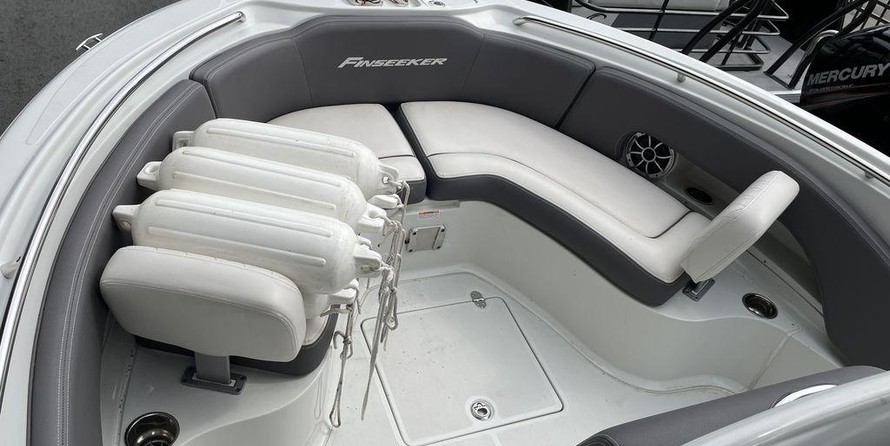 Finseeker 220 Center Console