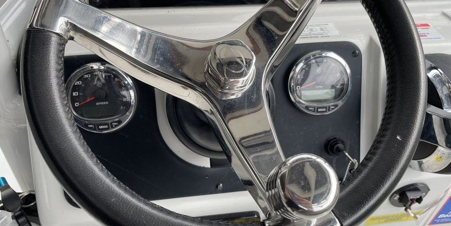 Finseeker 220 Center Console