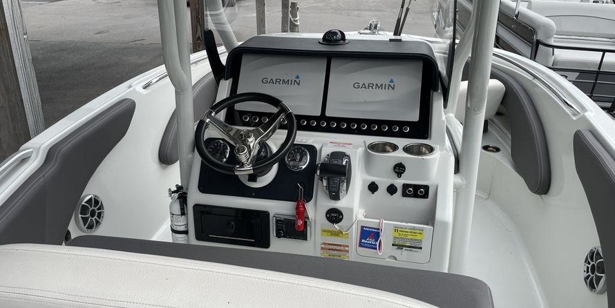 Finseeker 220 Center Console