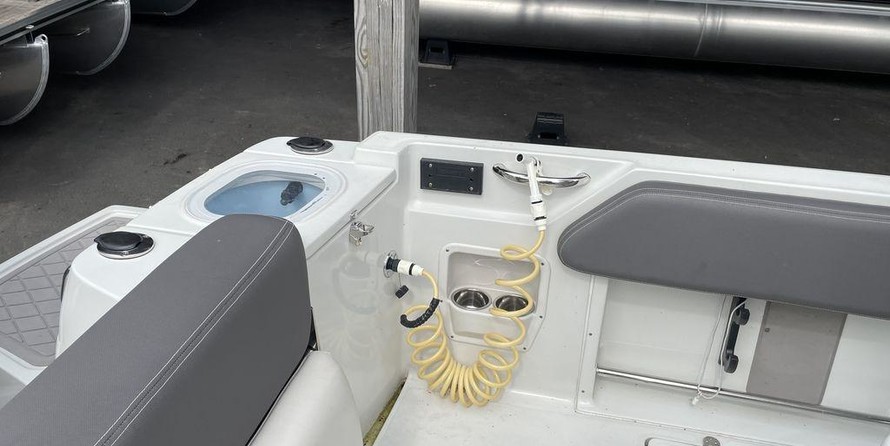 Finseeker 220 Center Console