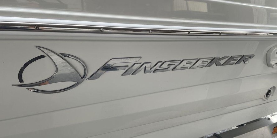 Finseeker 220 Center Console