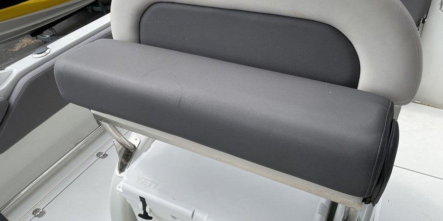 Finseeker 220 Center Console