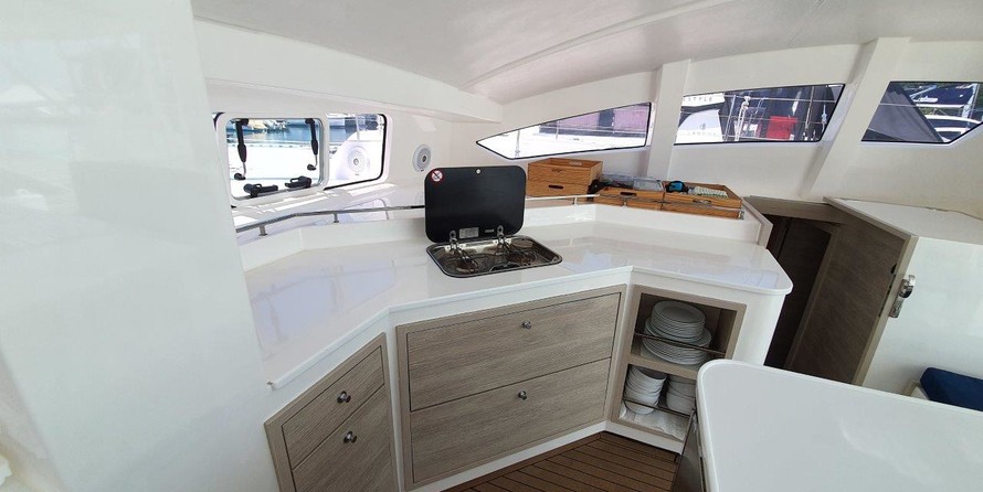 Island Spirit 410 V2