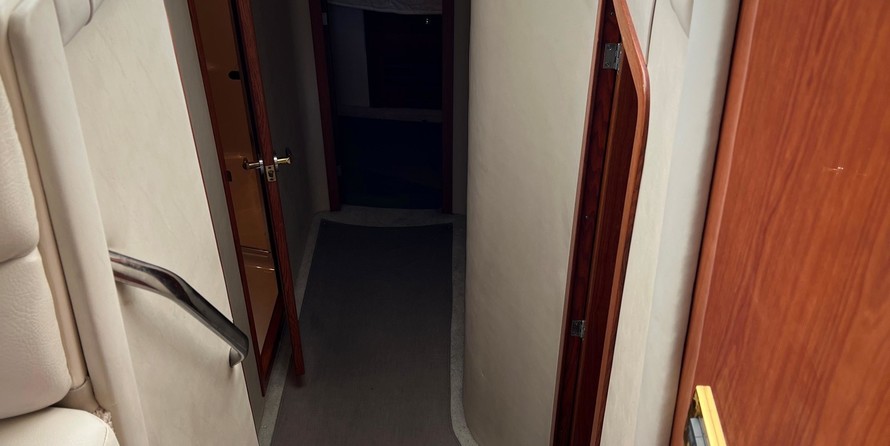 Sea ray 480 sedan bridge