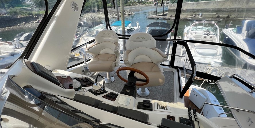 Sea ray 480 sedan bridge