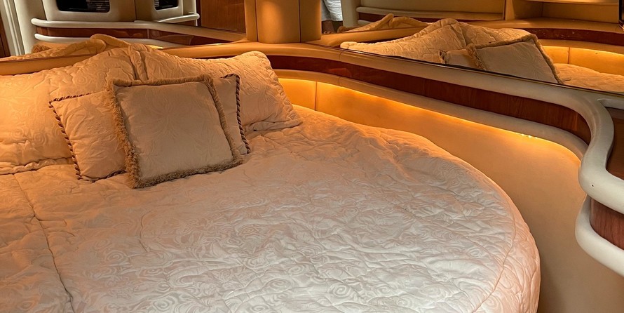 Sea ray 480 sedan bridge