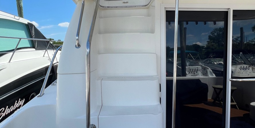 Sea ray 480 sedan bridge