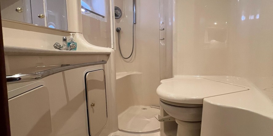 Sea ray 480 sedan bridge