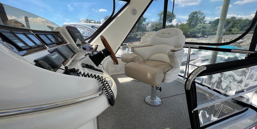 Sea ray 480 sedan bridge