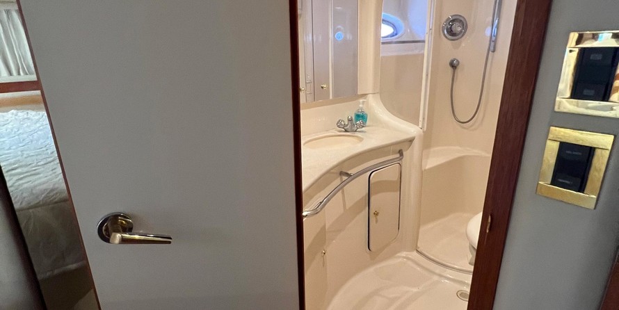 Sea ray 480 sedan bridge