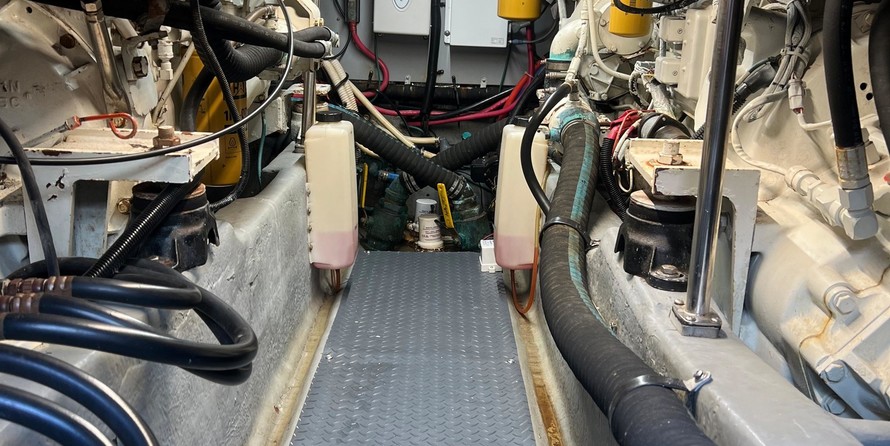 Sea ray 480 sedan bridge