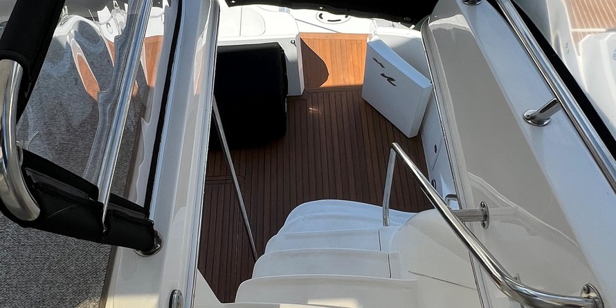 Sea ray 480 sedan bridge