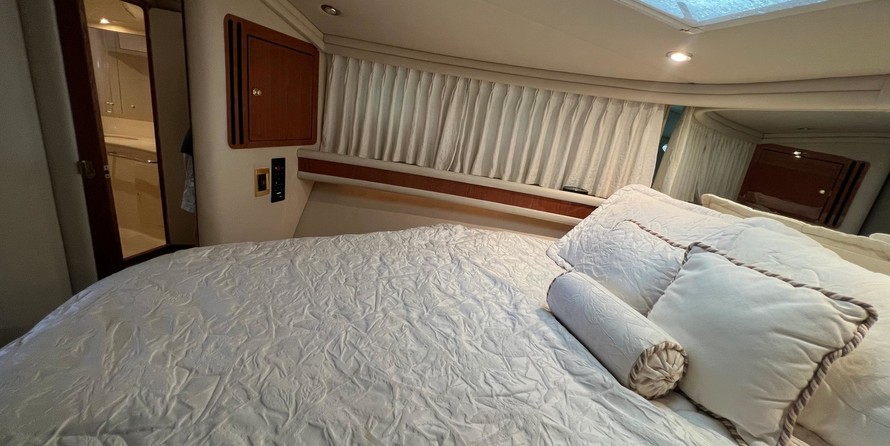 Sea ray 480 sedan bridge