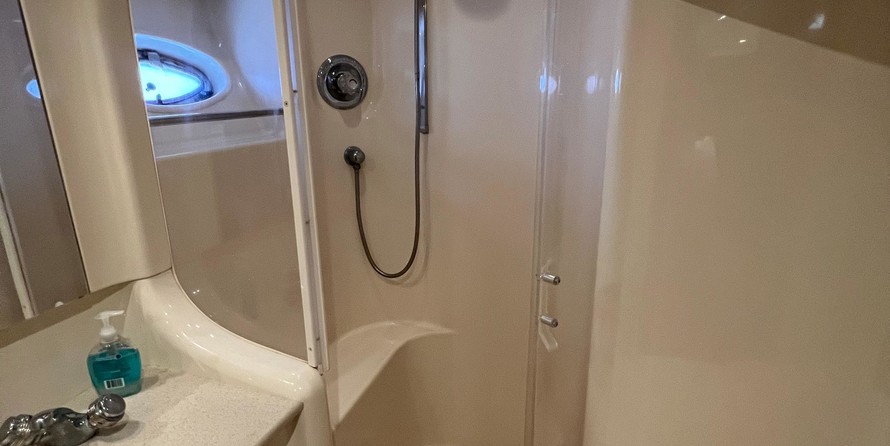 Sea ray 480 sedan bridge