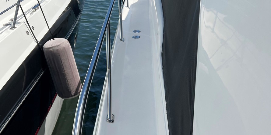 Sea ray 480 sedan bridge