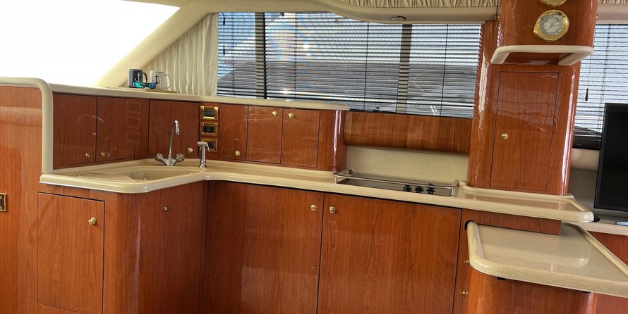 Sea ray 480 sedan bridge