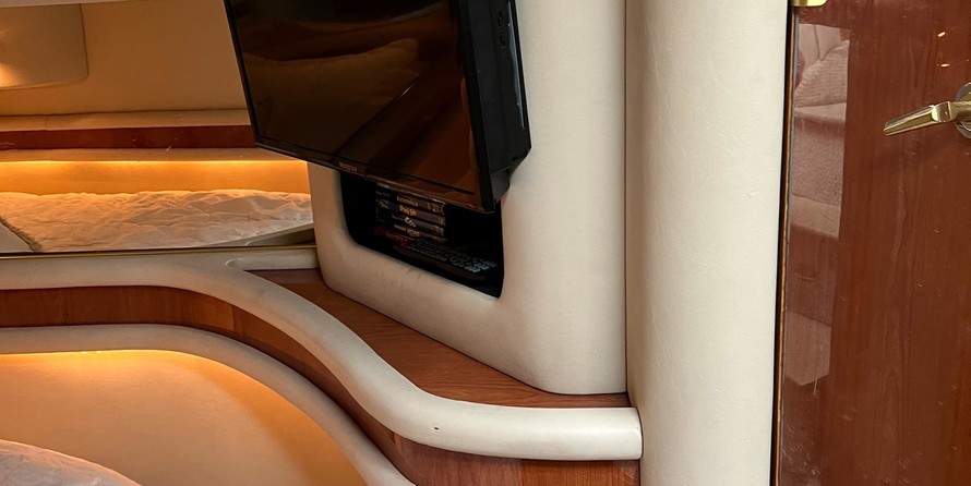 Sea ray 480 sedan bridge