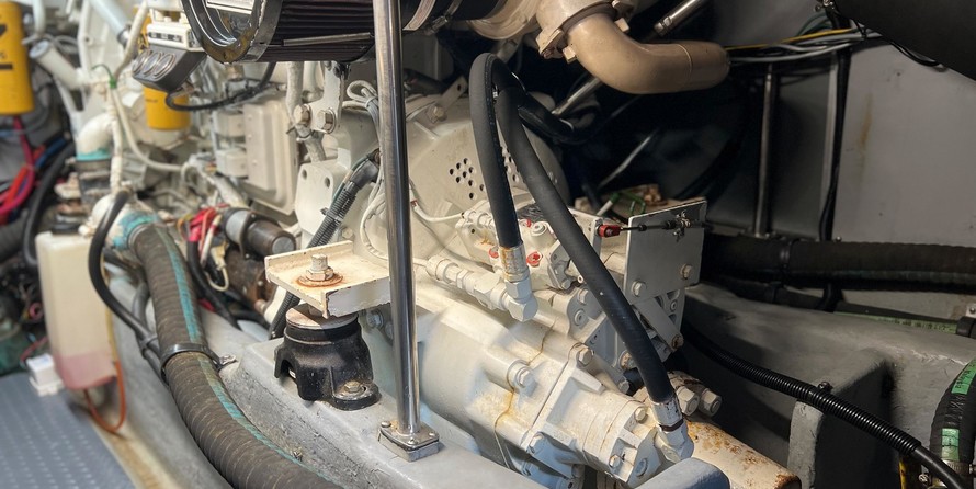 Sea ray 480 sedan bridge