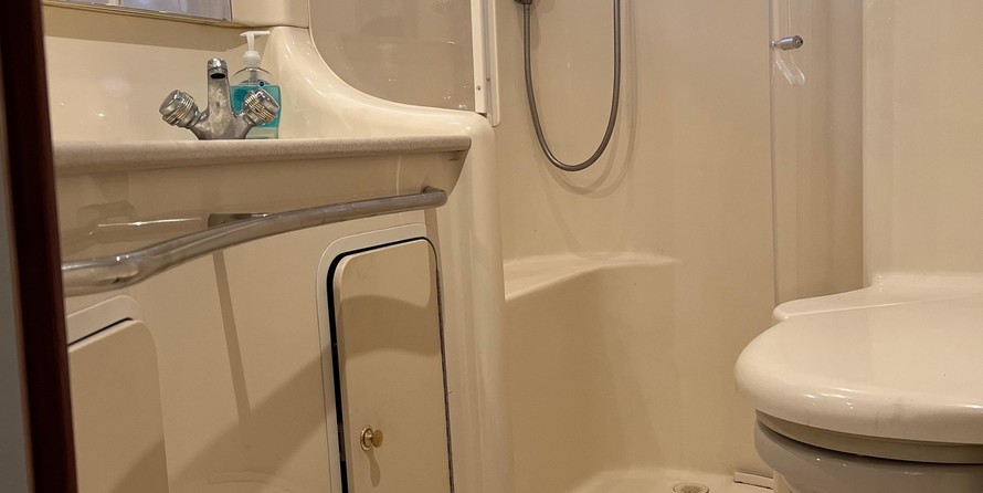 Sea ray 480 sedan bridge