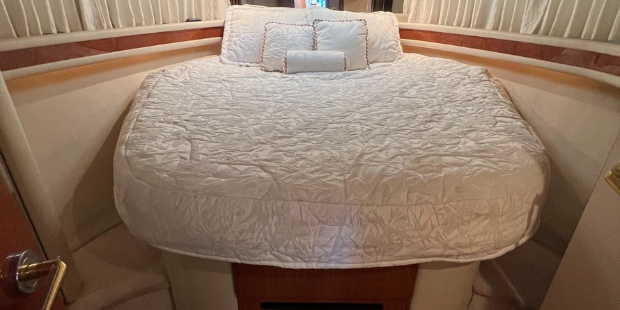 Sea ray 480 sedan bridge