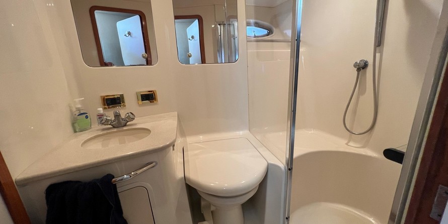 Sea ray 480 sedan bridge