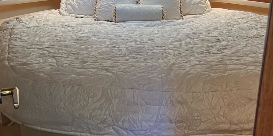 Sea ray 480 sedan bridge