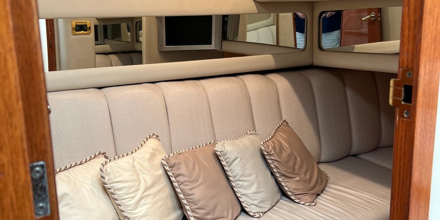 Sea ray 480 sedan bridge