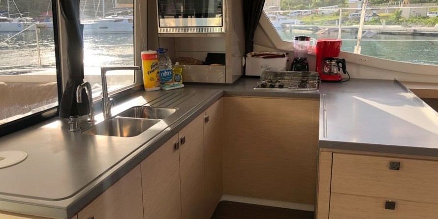 Fountaine Pajot Helia 44