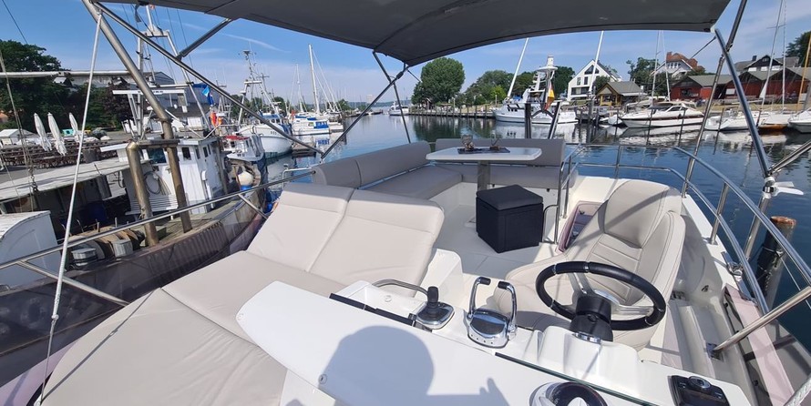Prestige 420 Fly