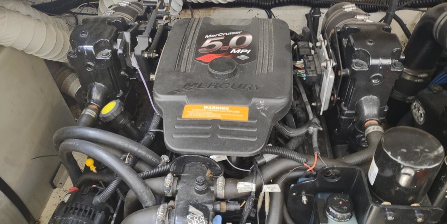 Rinker Fiesta Vee 310