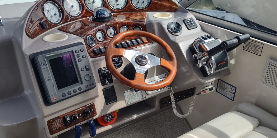 Rinker Fiesta Vee 310