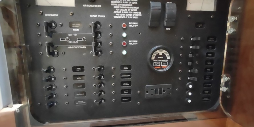 Rinker Fiesta Vee 310