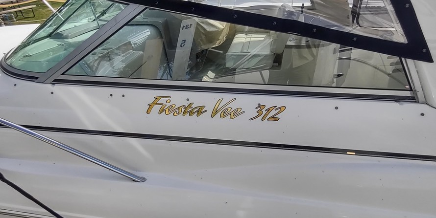 Rinker Fiesta Vee 310