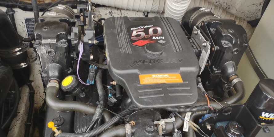 Rinker Fiesta Vee 310