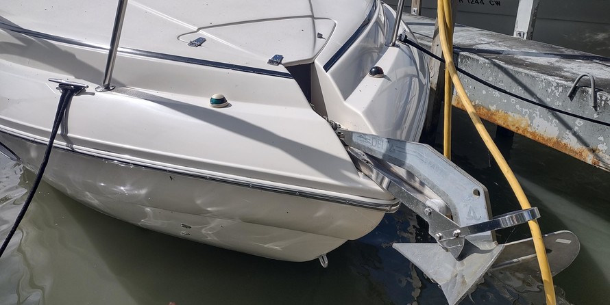 Rinker Fiesta Vee 310