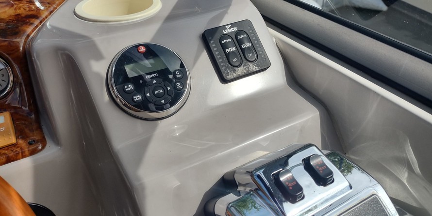 Rinker Fiesta Vee 310