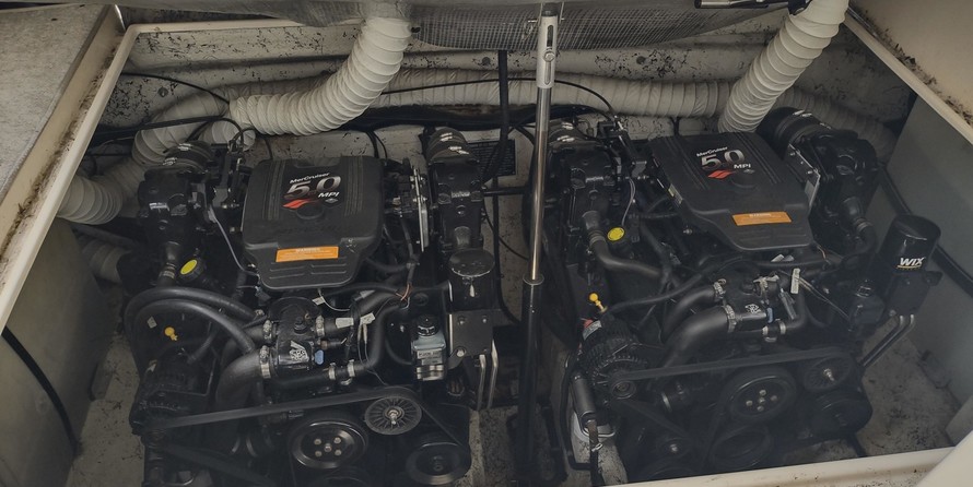 Rinker Fiesta Vee 310