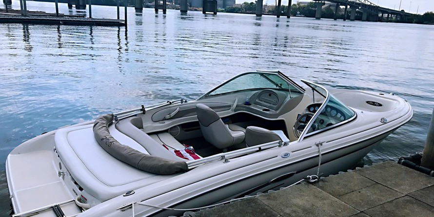 Sea ray 260 bow rider select