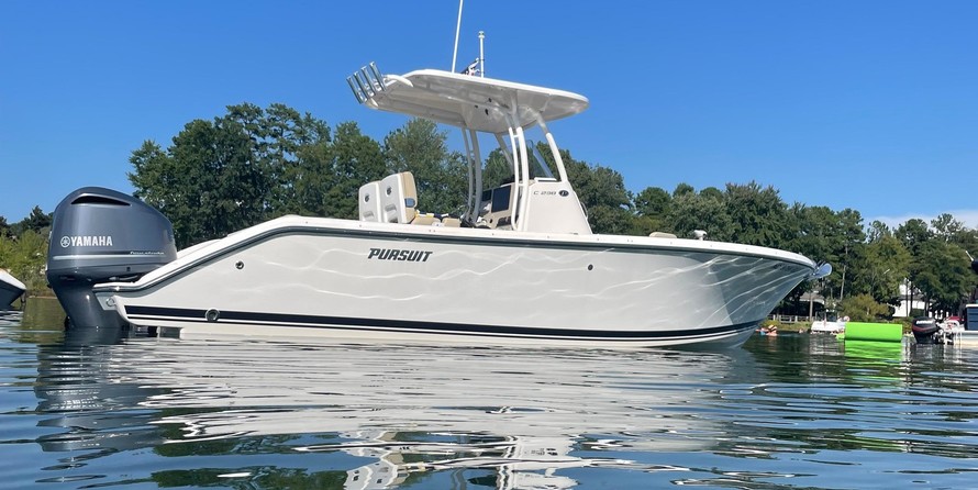 Pursuit 2870 center console