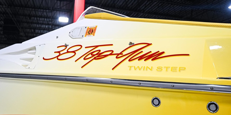 Cigarette 38 Top Gun