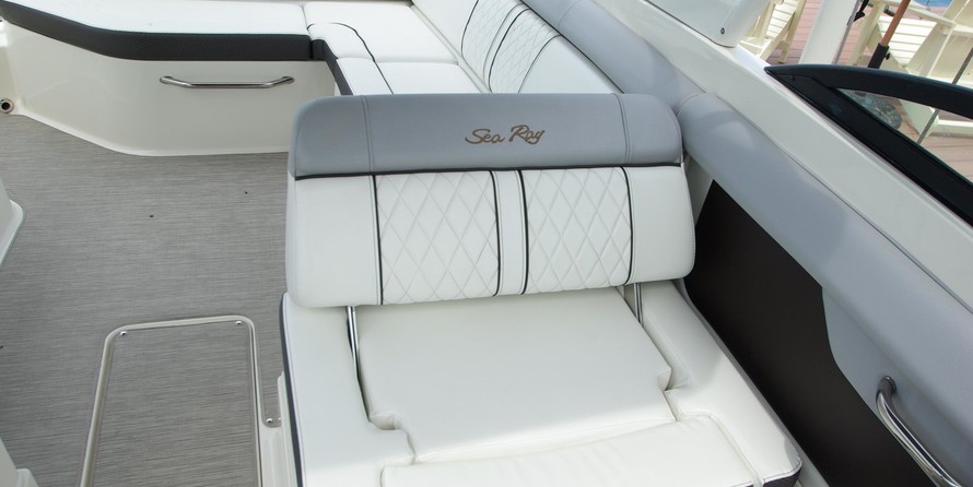 Sea ray 260 bow rider select