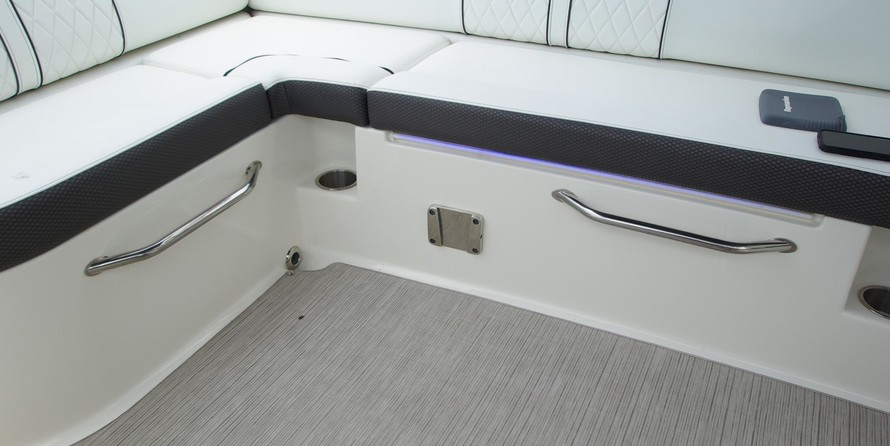 Sea ray 260 bow rider select